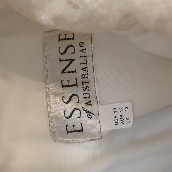 Essence of Australia D2457 white lace beaded sheer sleeveless wedding dress - Picture 15 of 15